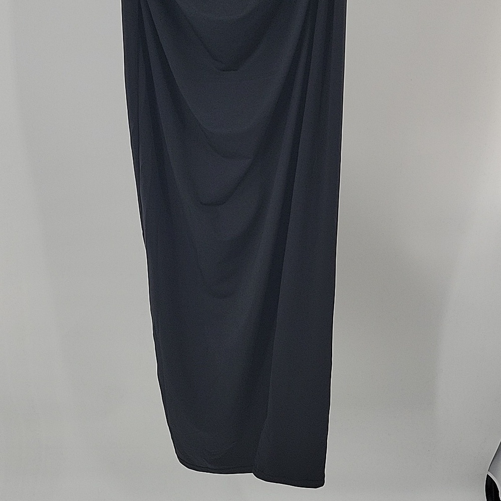 Elegant Black Off-Shoulder Dress - Picture 10 of 16
